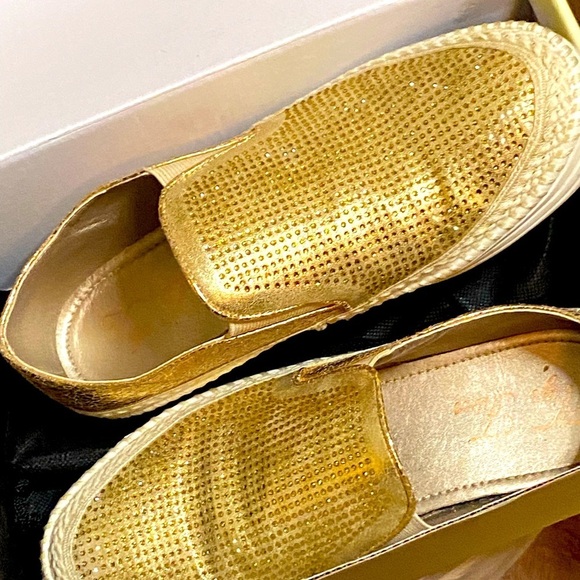 Vigo Fiore Gold Slip on with Crystal - Picture 1 of 5